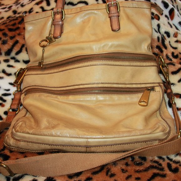 Fossil Explorer Leather Crossbody Tote Bag - Picture 9 of 9